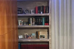 libreria in cartongesso decorata con stucco a calce effetto zen